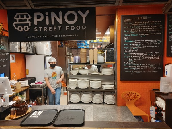 푸드코트의 필리핀 식당.